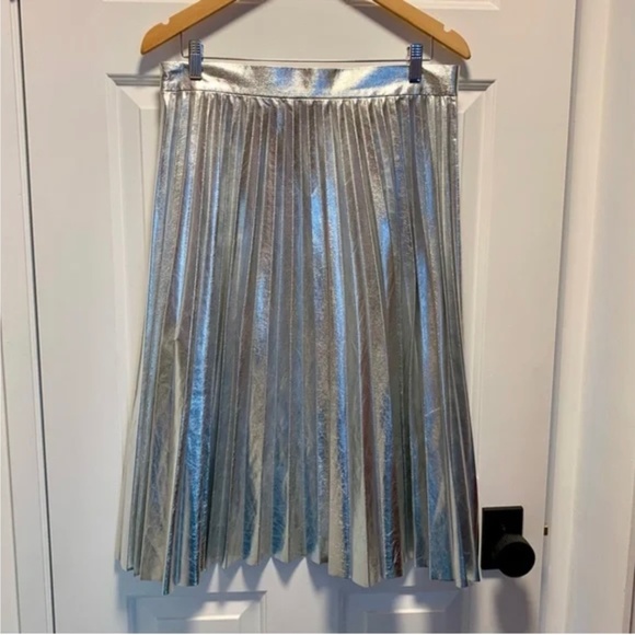 Metallic Silver Pleated Midi Skirt - Picture 8 of 9